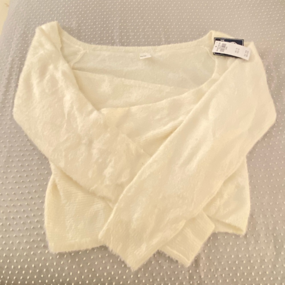 White sweater w cross over in the front